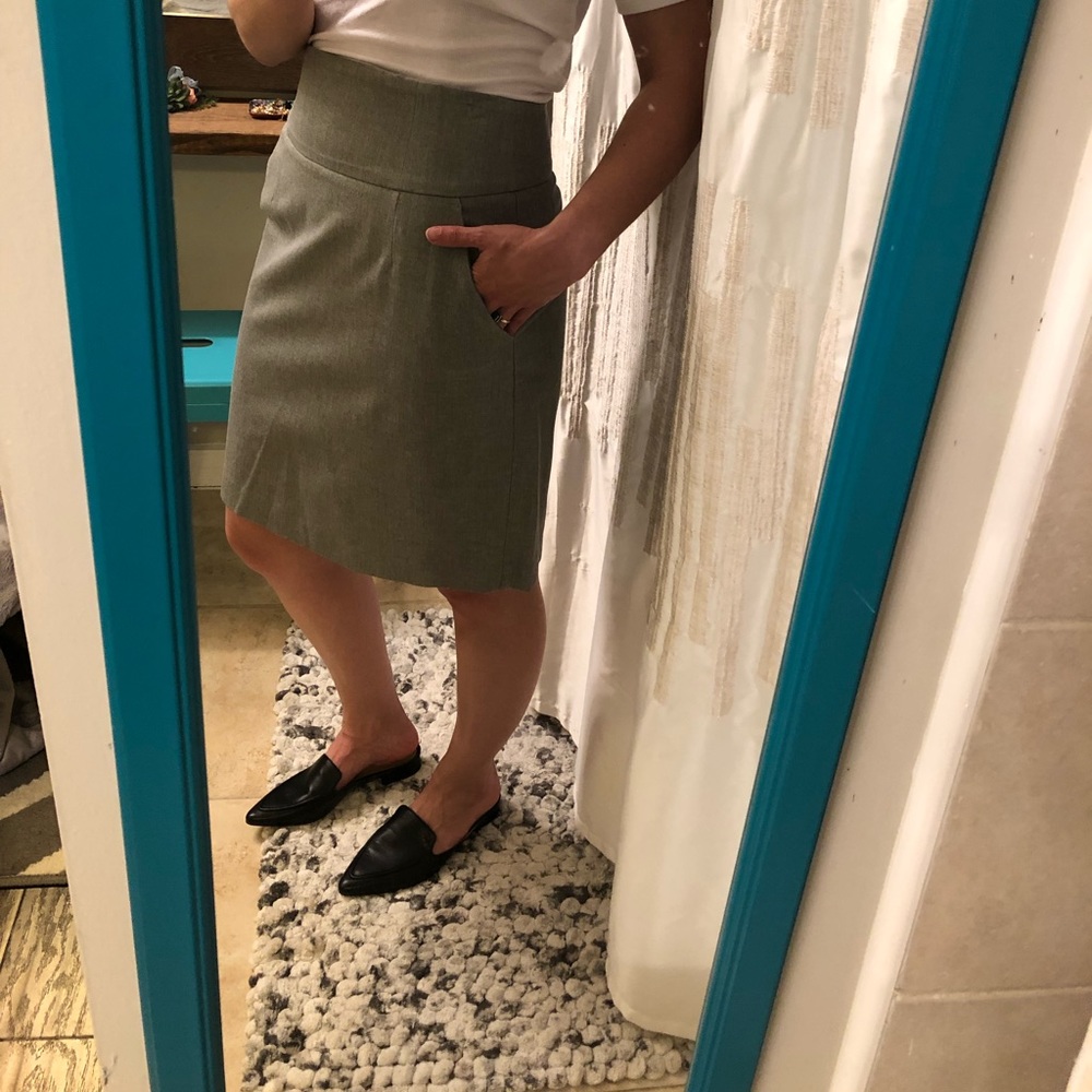 Banana republic grey/gray pencil skirt w/ pockets